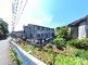 静かな環境の施設外観