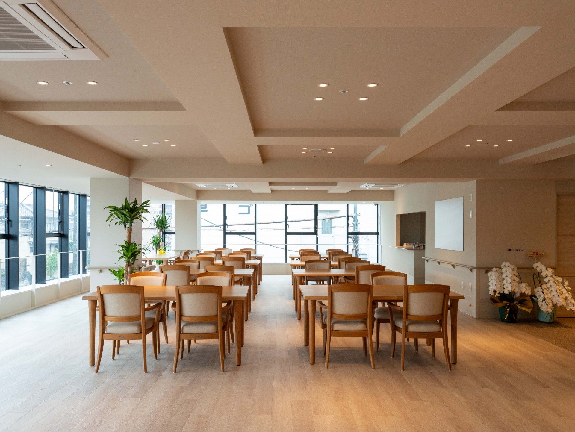 ゆったりとした食事スペース