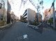静かな住宅街の交差点