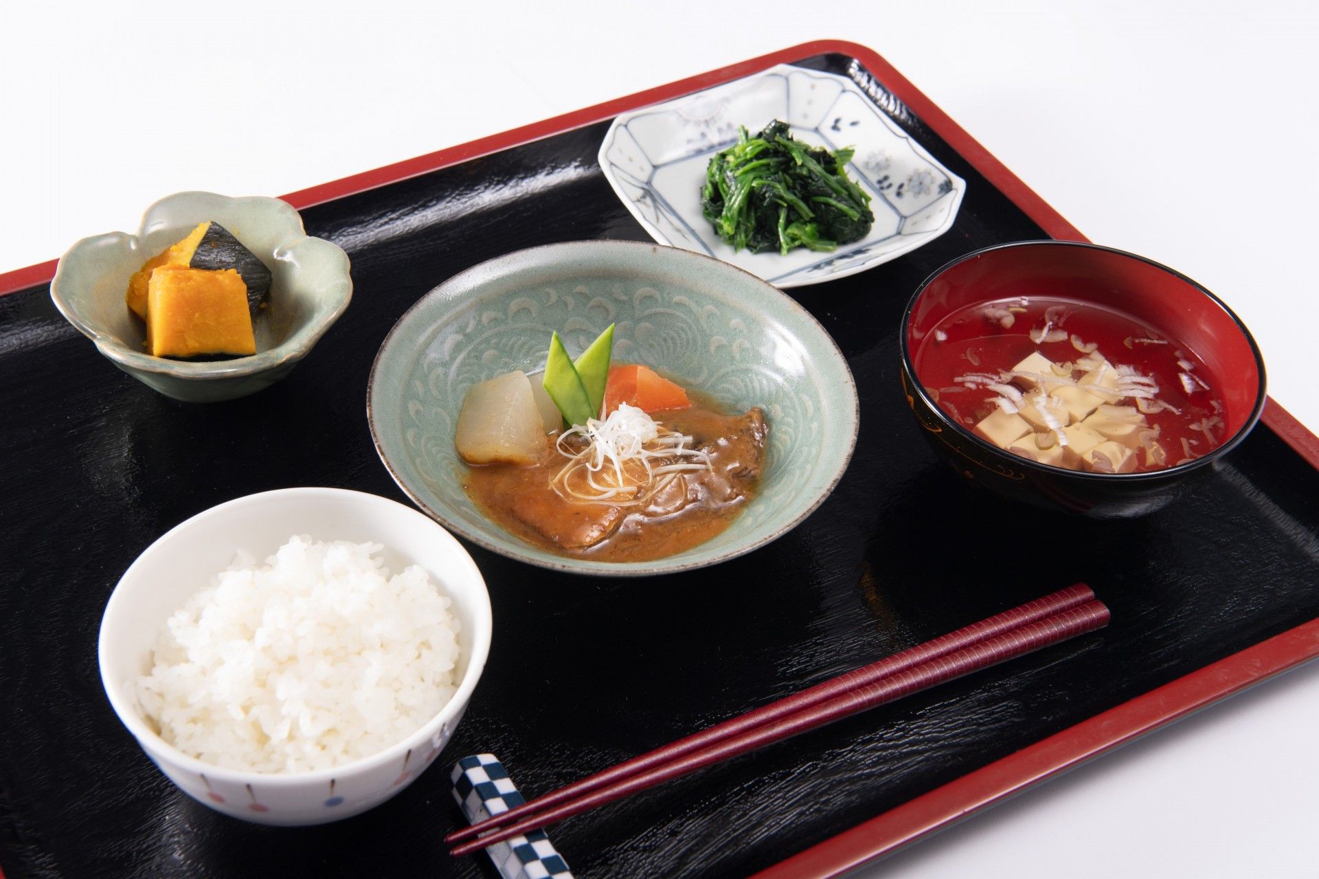 和食の彩り豊かな食事膳