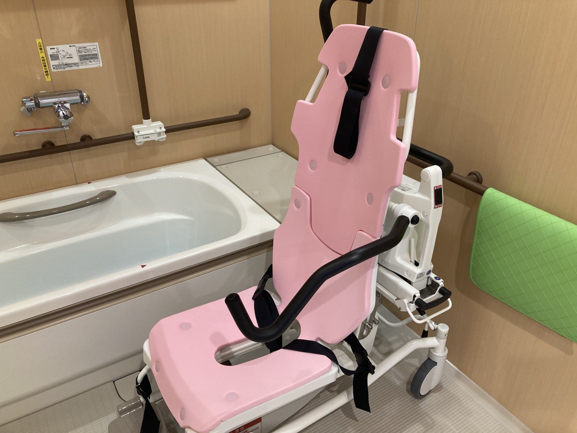 入浴用の椅子と浴槽
