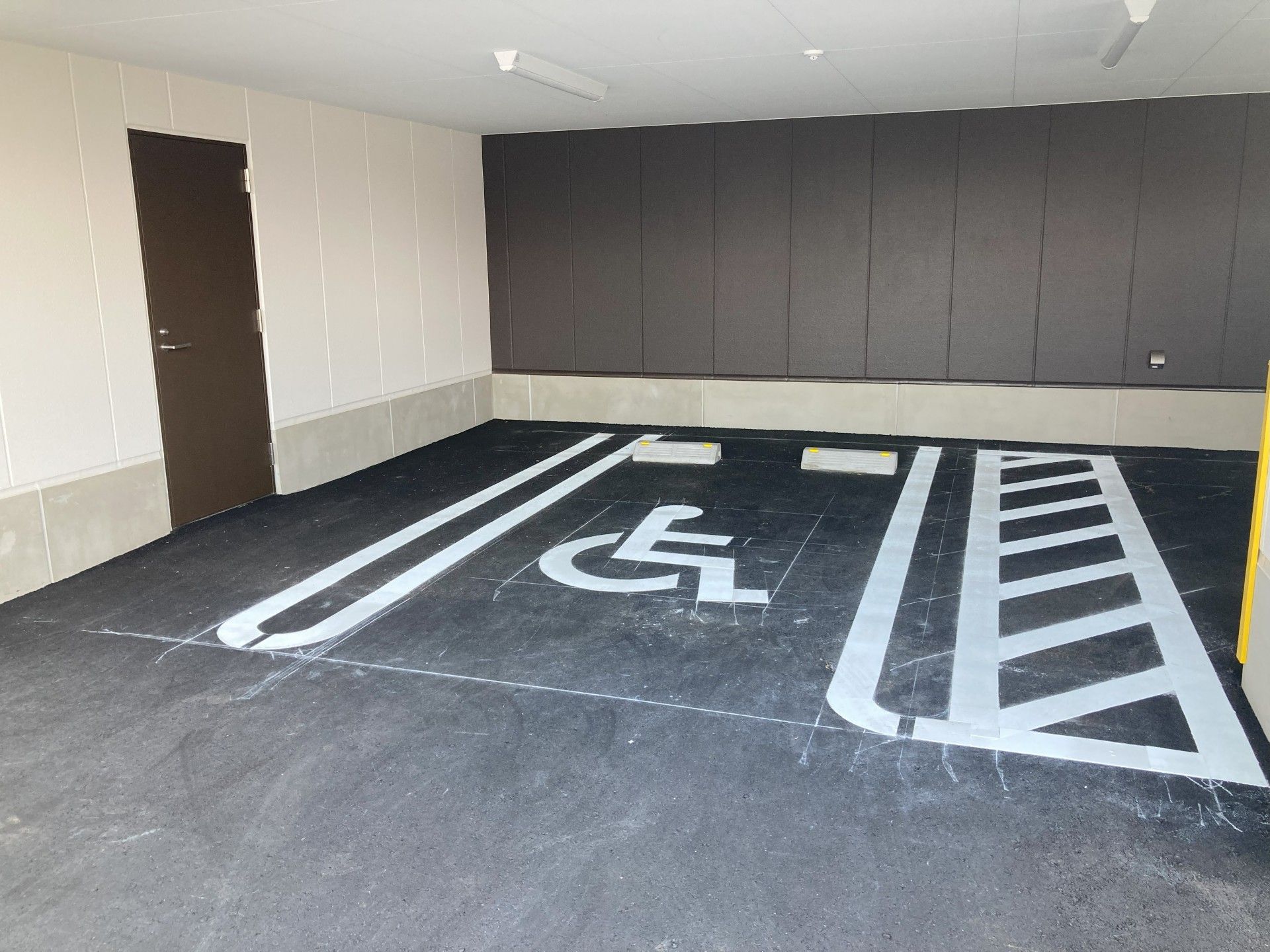 バリアフリー駐車場