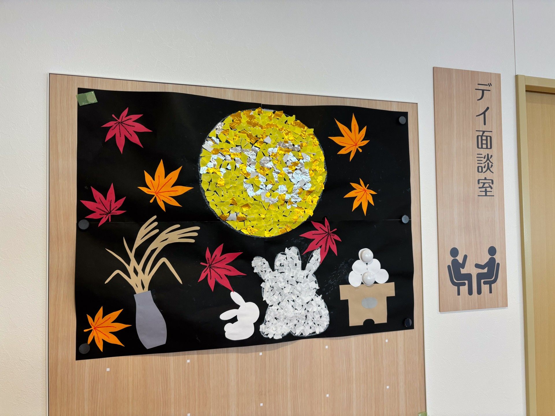 手作りアートの壁面装飾