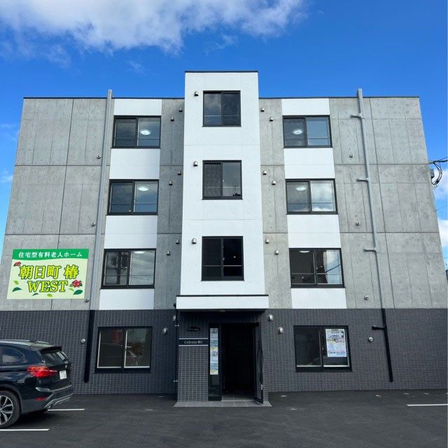 青空の下の建物外観