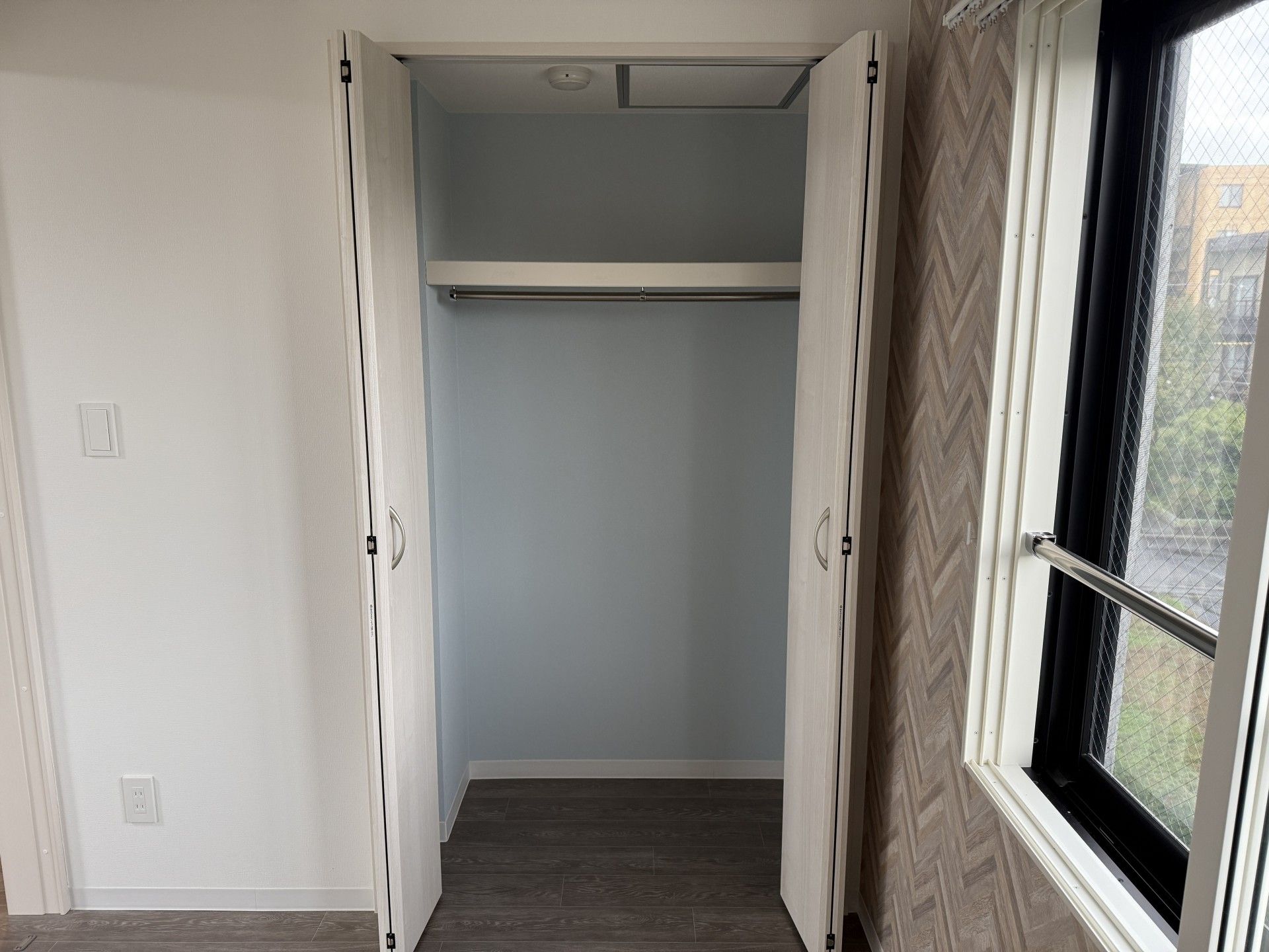 収納スペースの扉