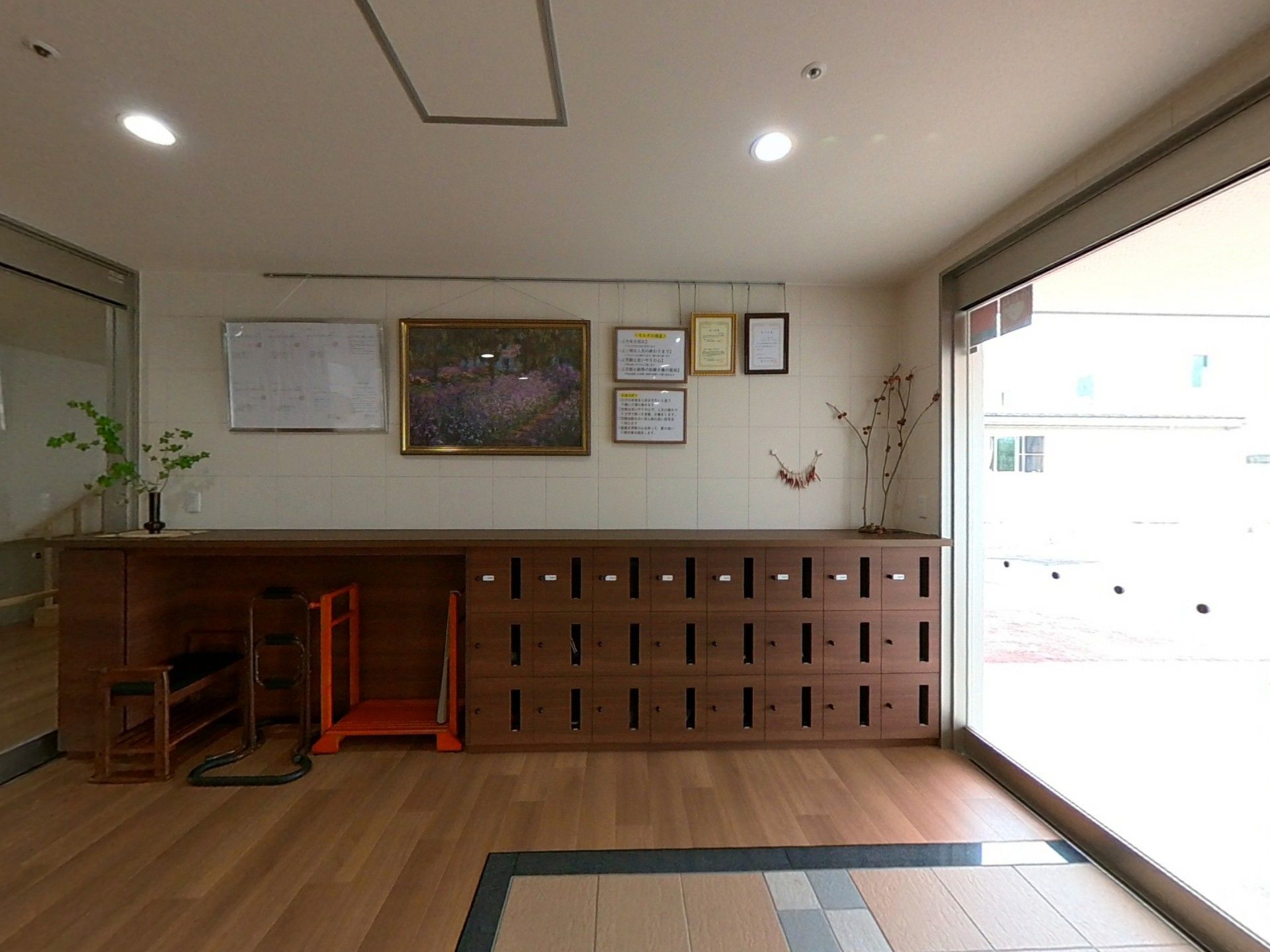 明るいエントランスホール