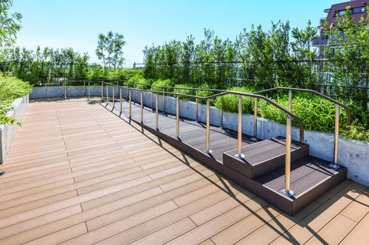 屋上庭園（歩行訓練スペース）