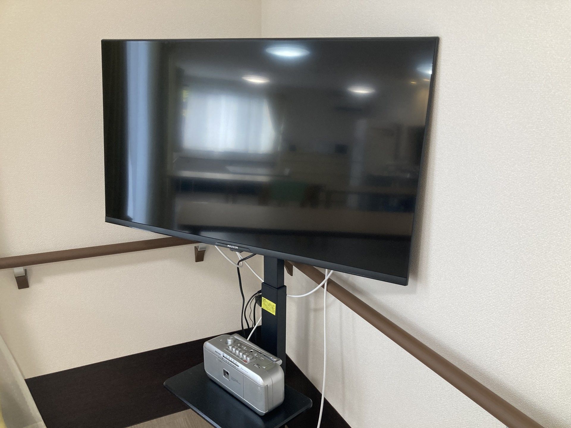 テレビとラジオのある部屋