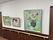 絵画が飾られた廊下