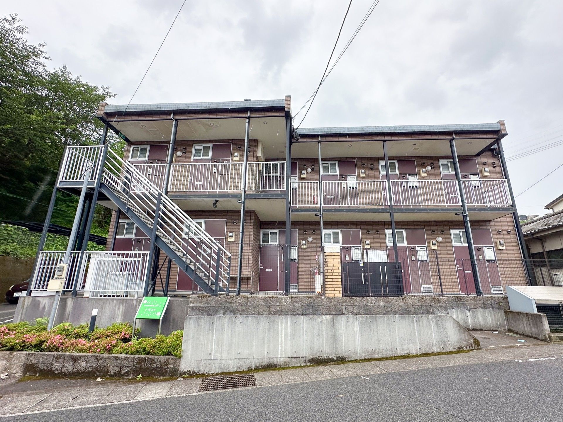バリアフリー設計の建物外観
