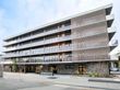 落ち着いた外観の建物