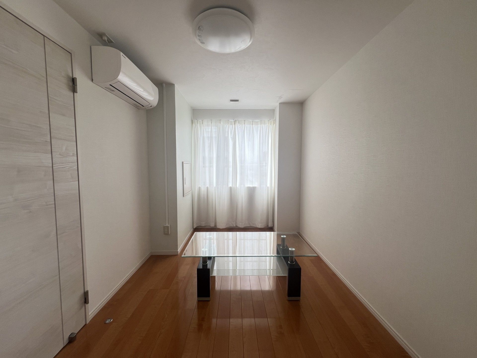 明るい居室の一角