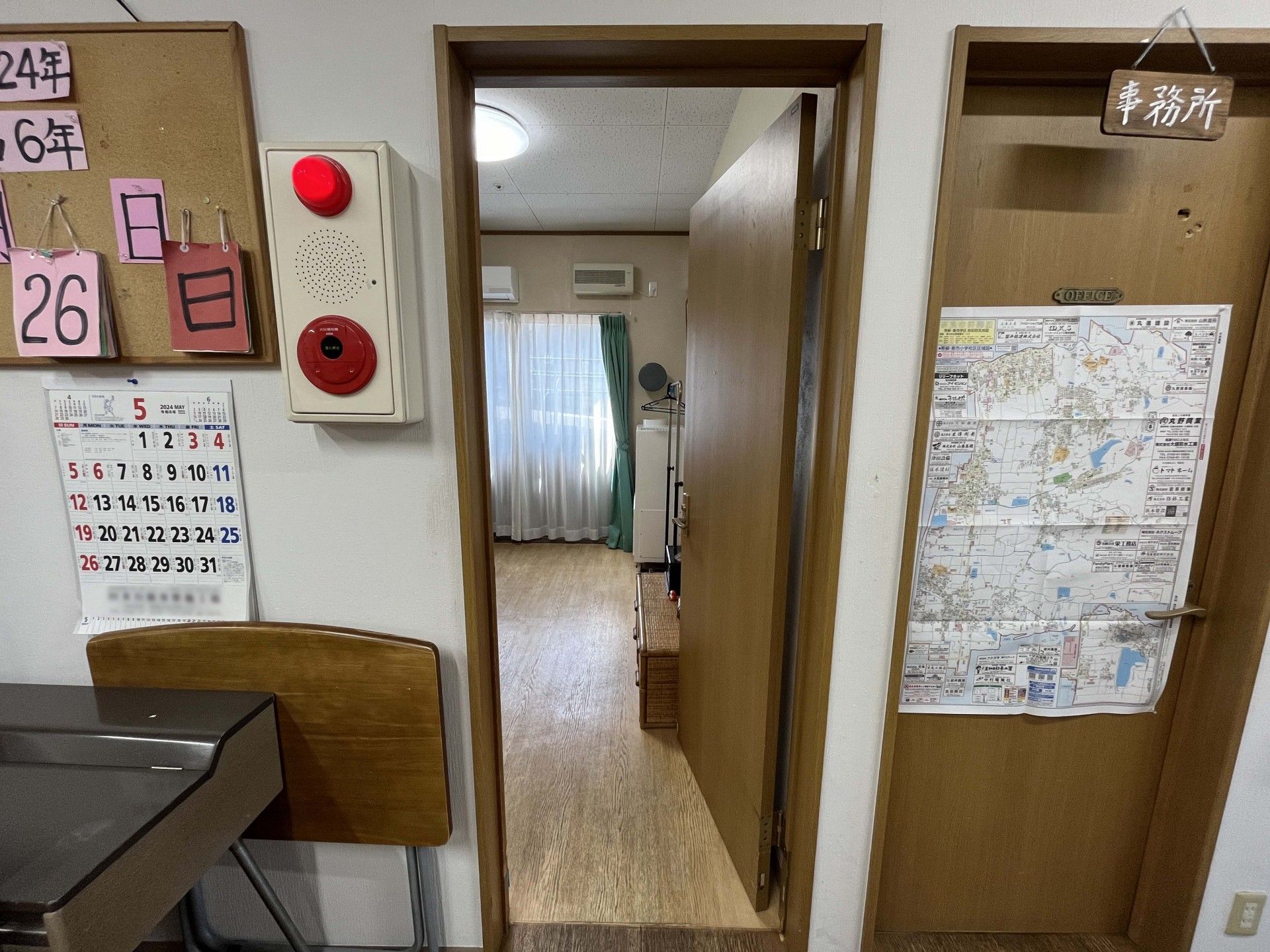 居室入口と廊下