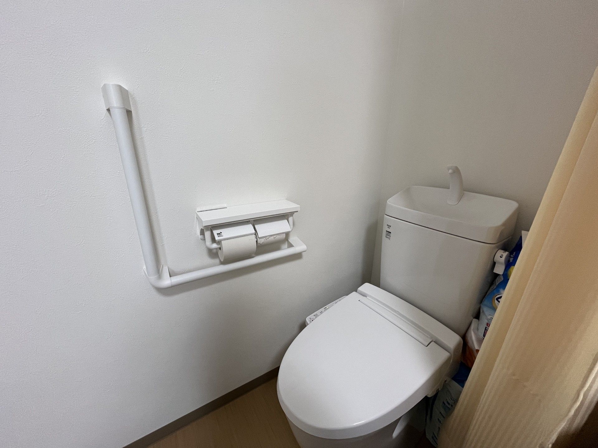 手すり付きトイレ空間