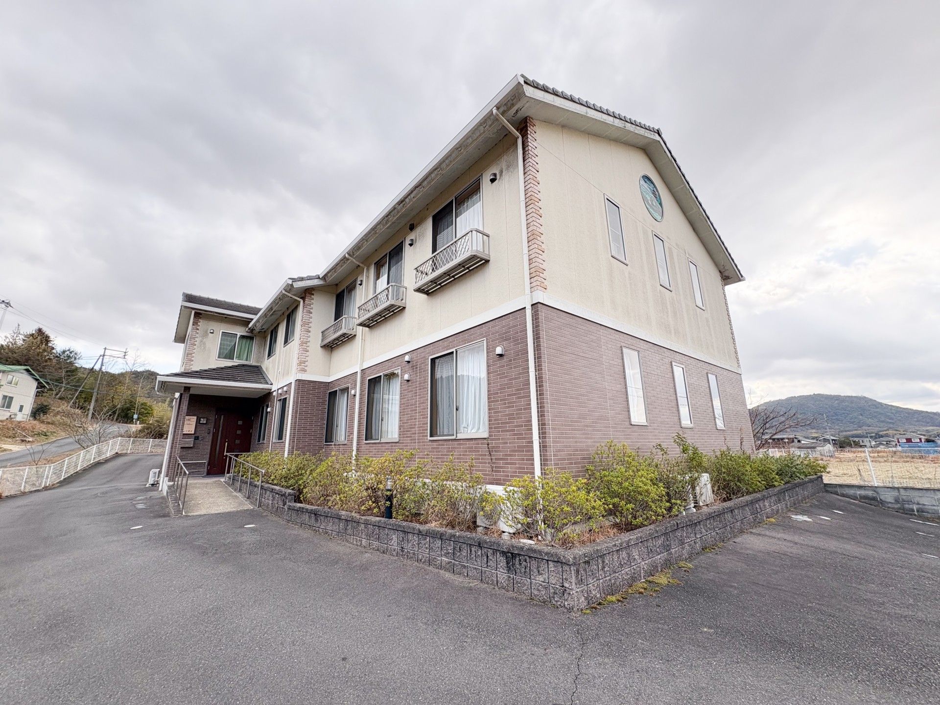 二階建ての建物外観