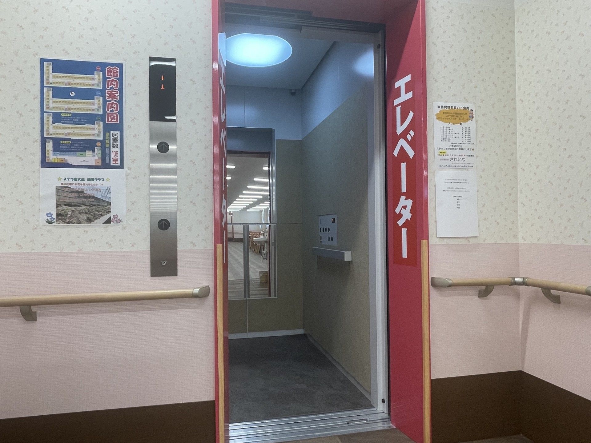 エレベーター前の廊下