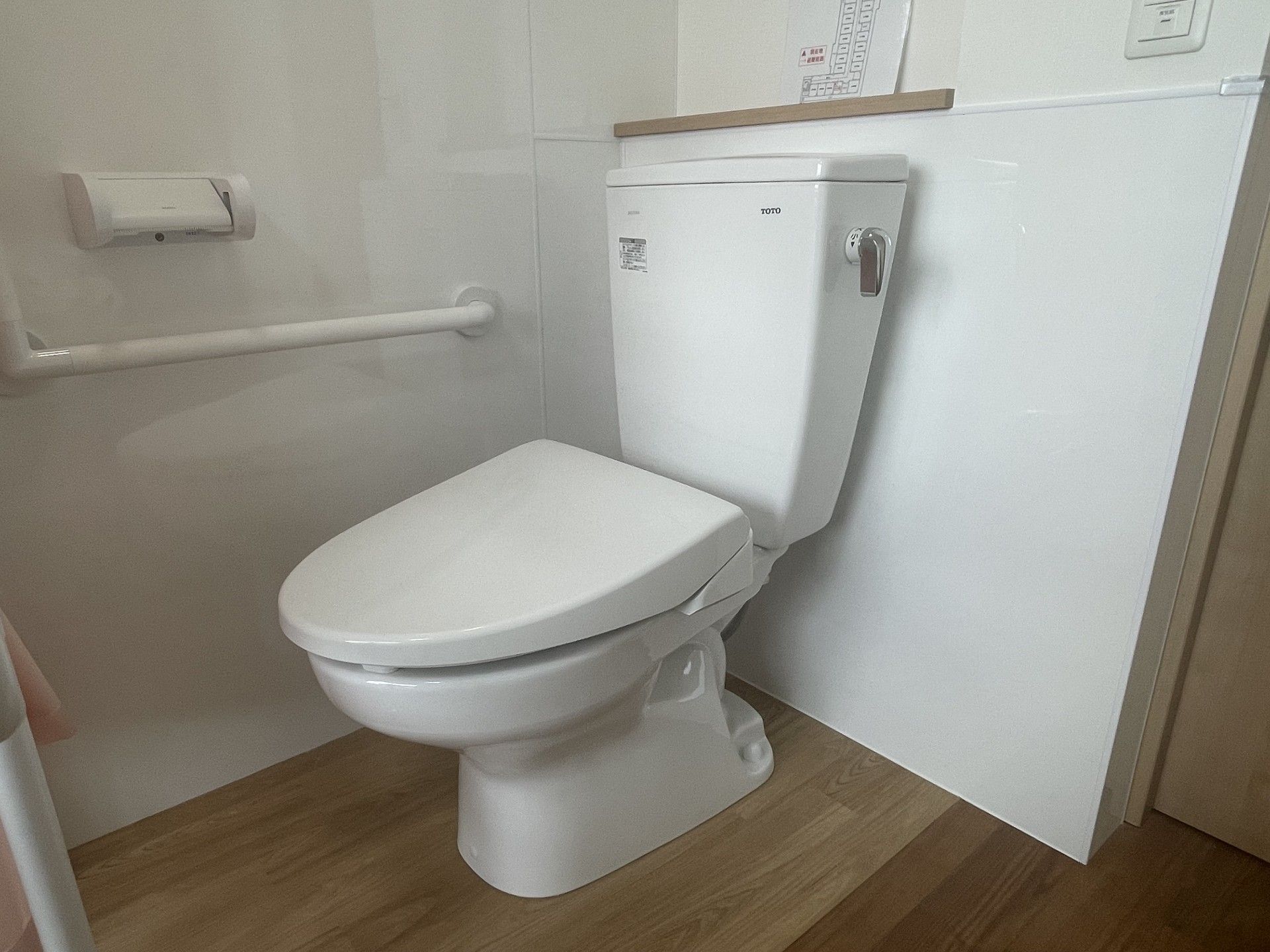 手すり付きトイレ設備