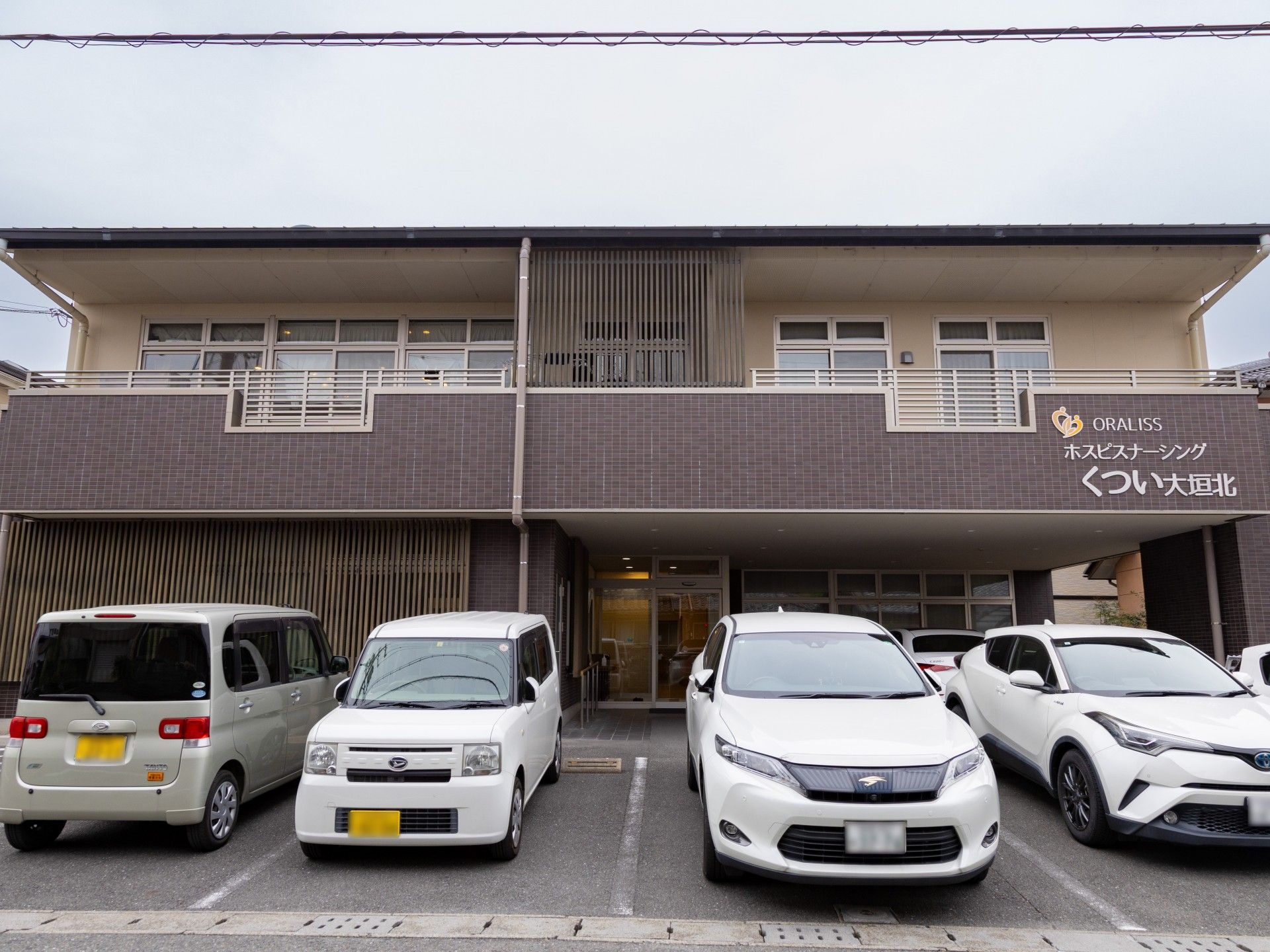 ゆったりとした外観の建物