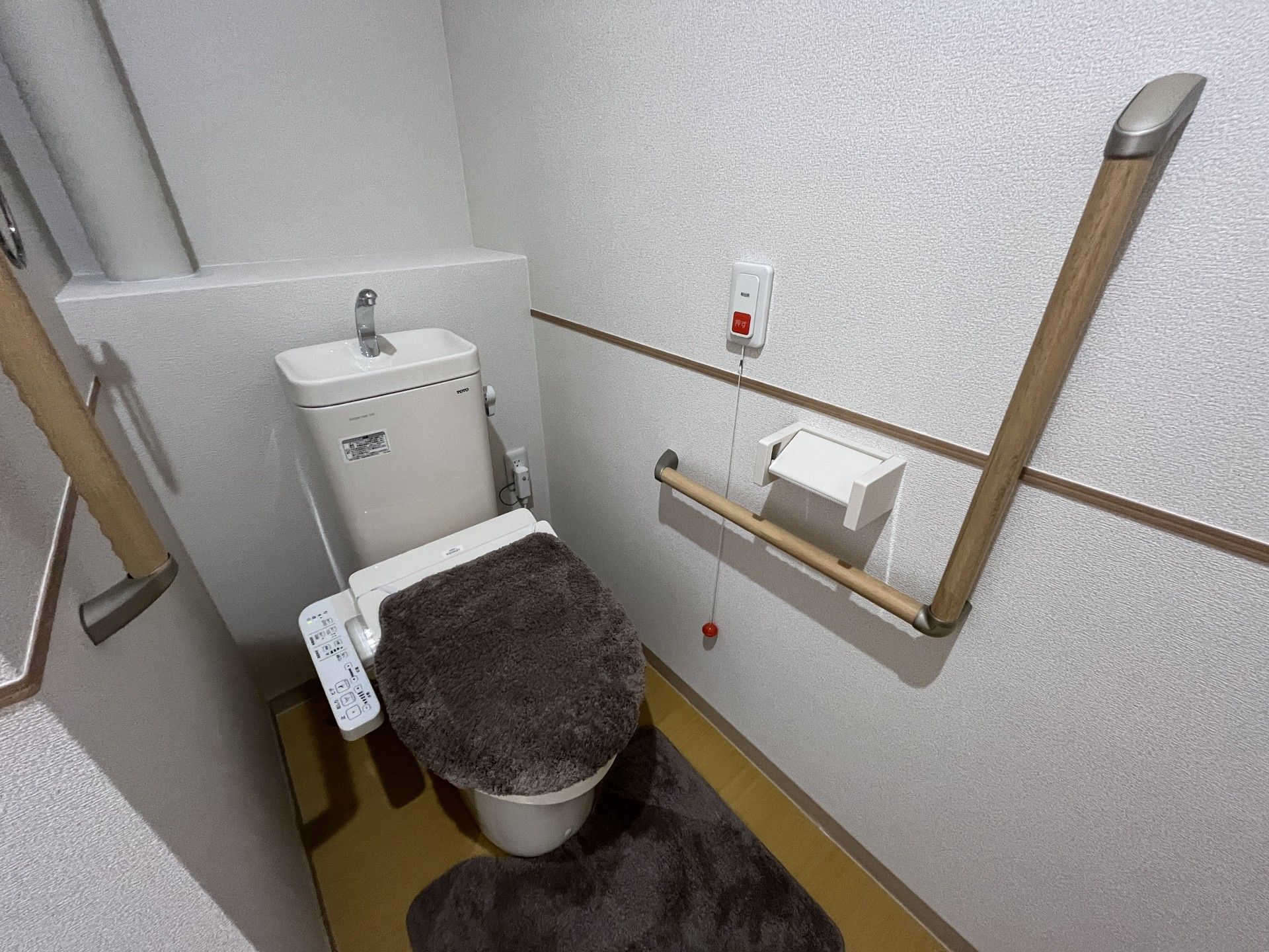 手すり付きトイレ空間