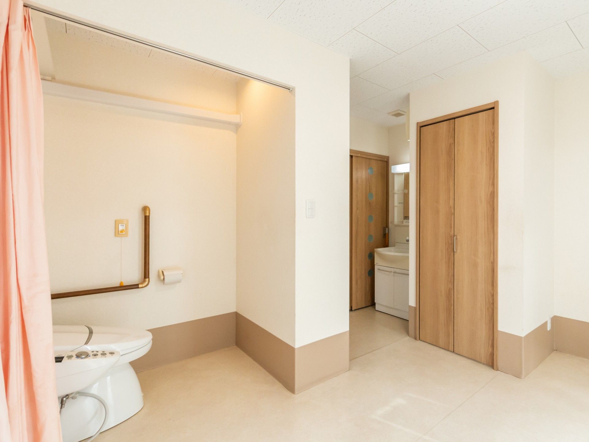 使いやすいトイレと洗面所