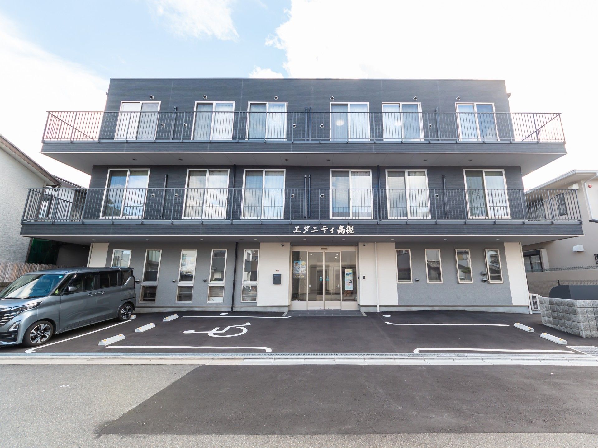 エントランスの外観