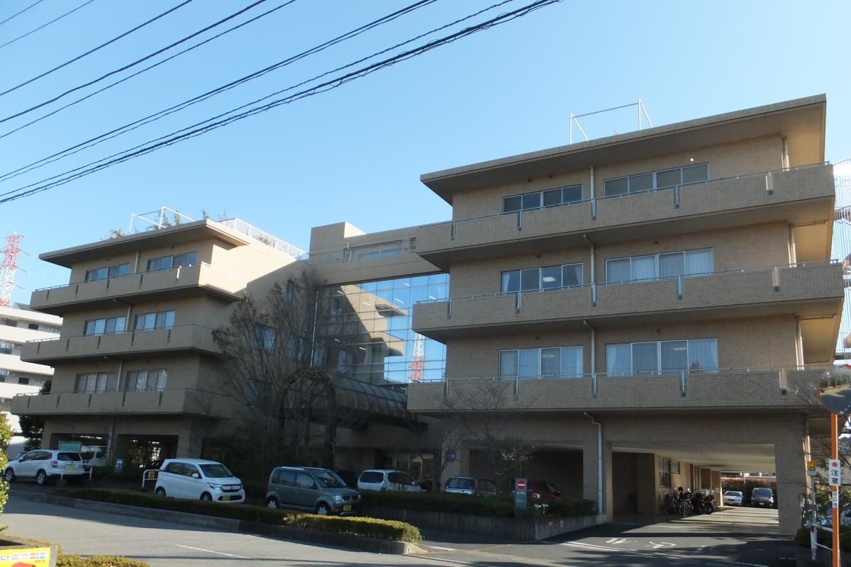 多階層の建物外観