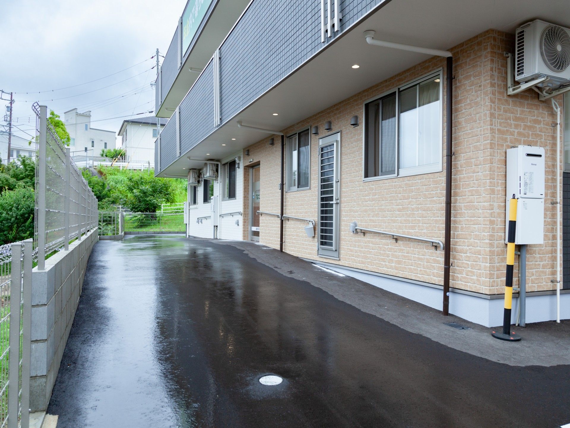 バリアフリーの施設入口