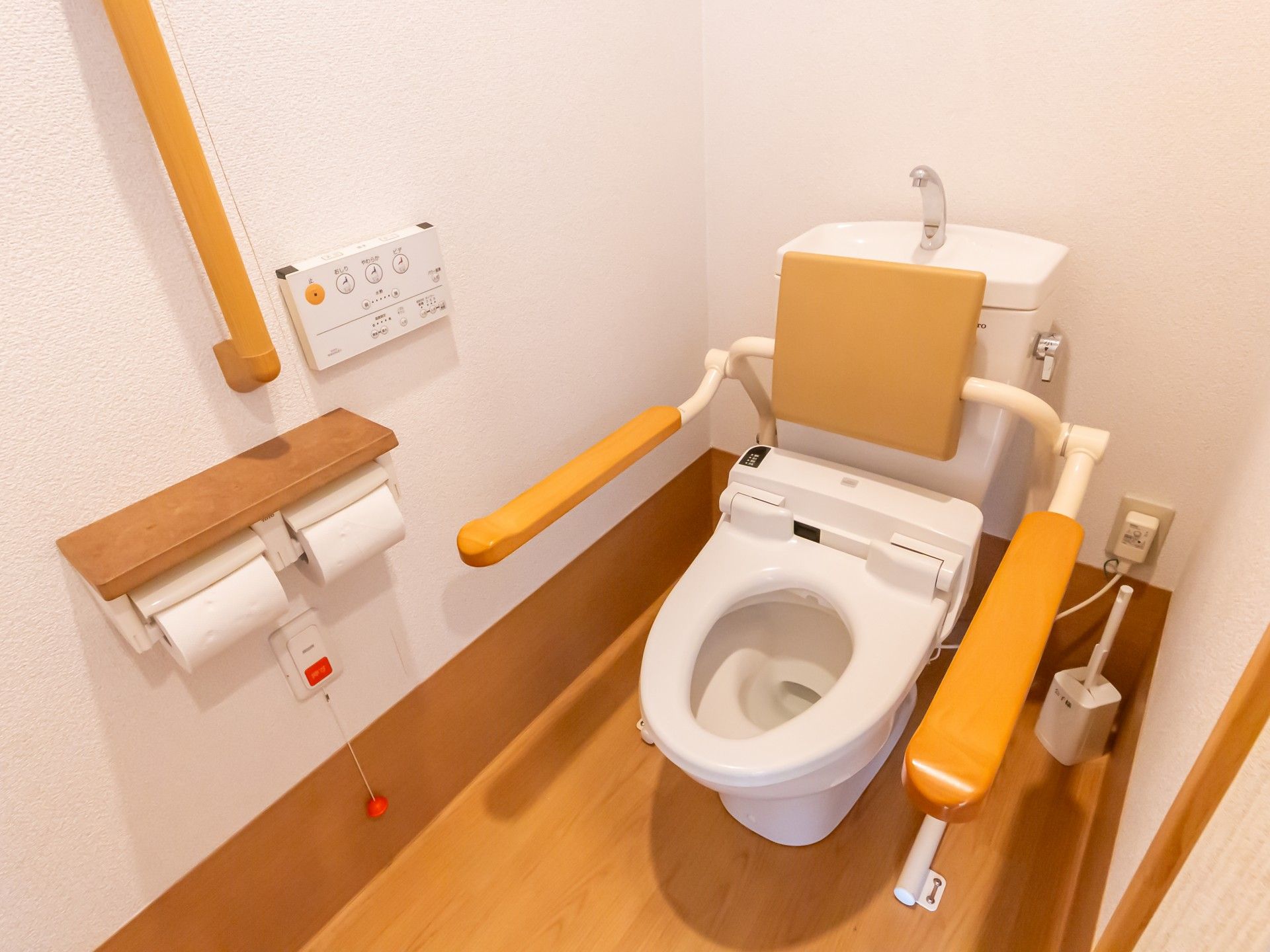 手すり付きのトイレ