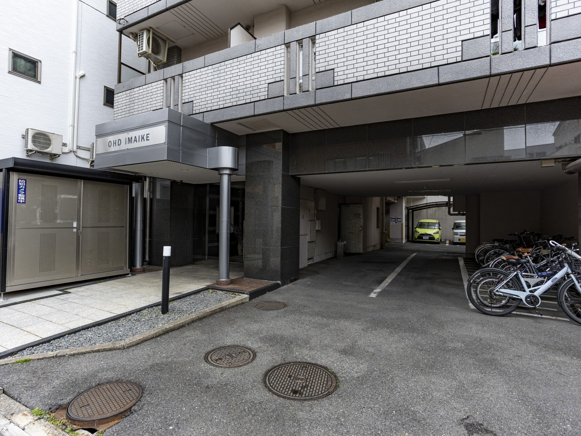 エントランスの外観