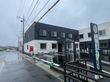 雨の日の建物外観