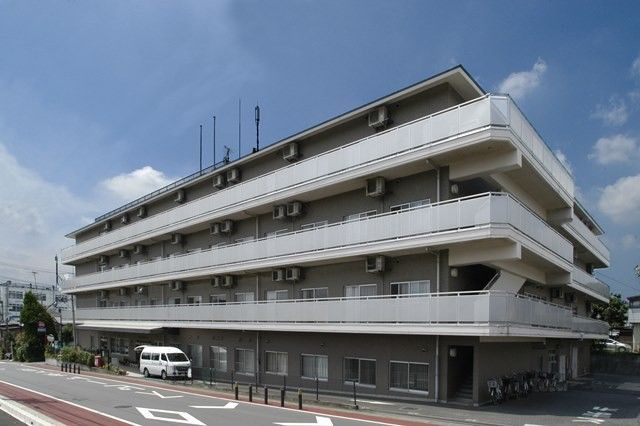 多階層の建物外観