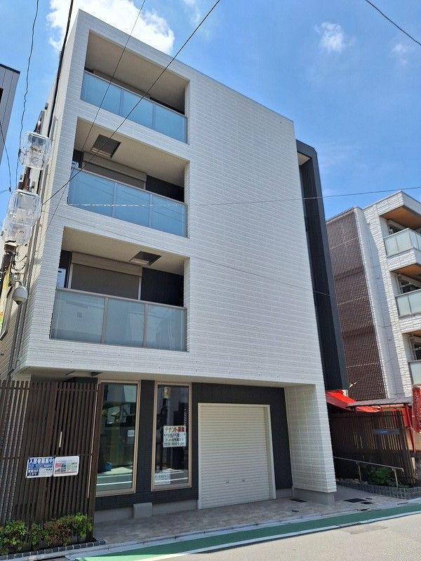 モダンな建物の外観