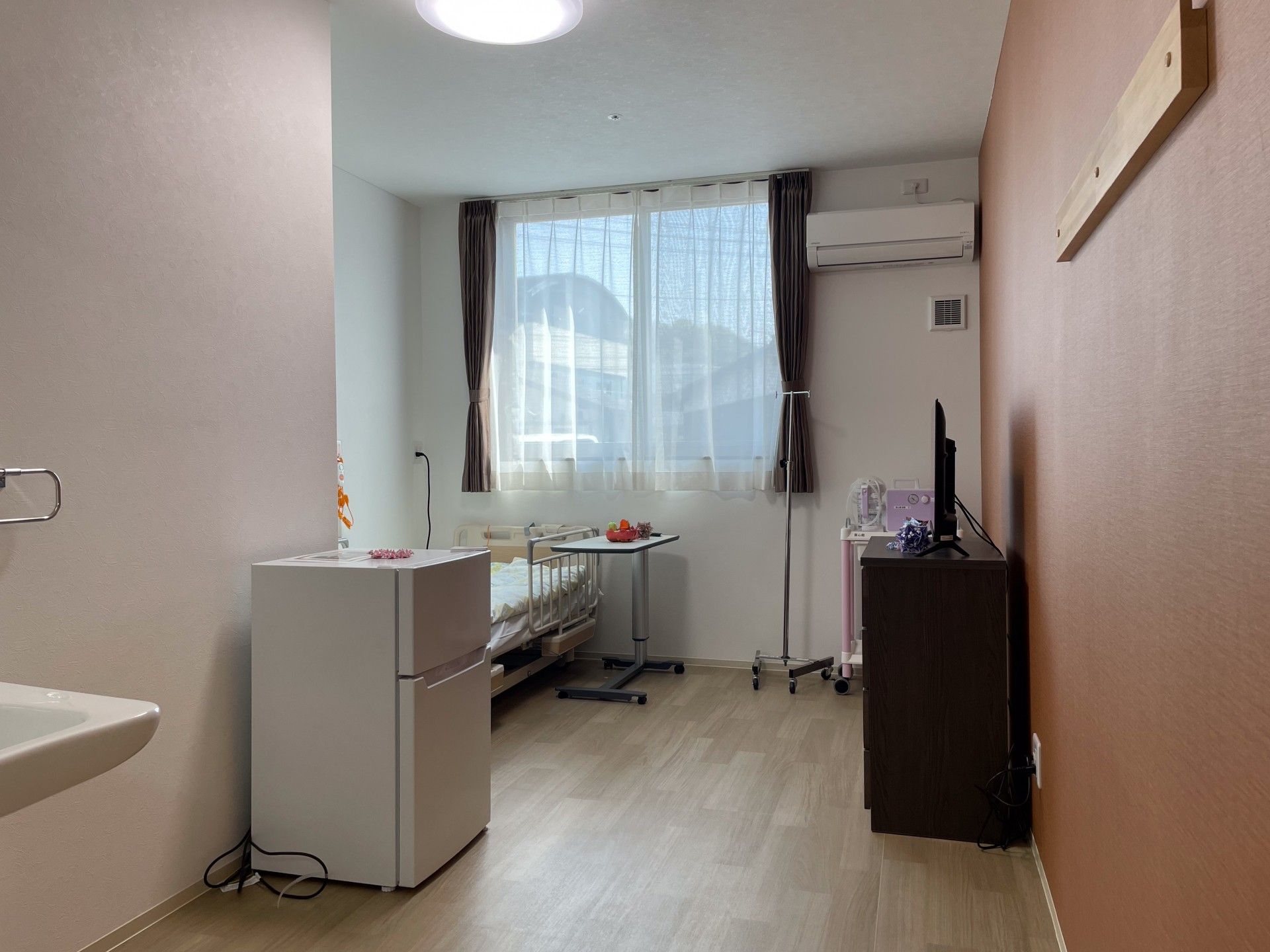 明るい個室の様子
