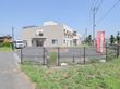 明るい外観の建物