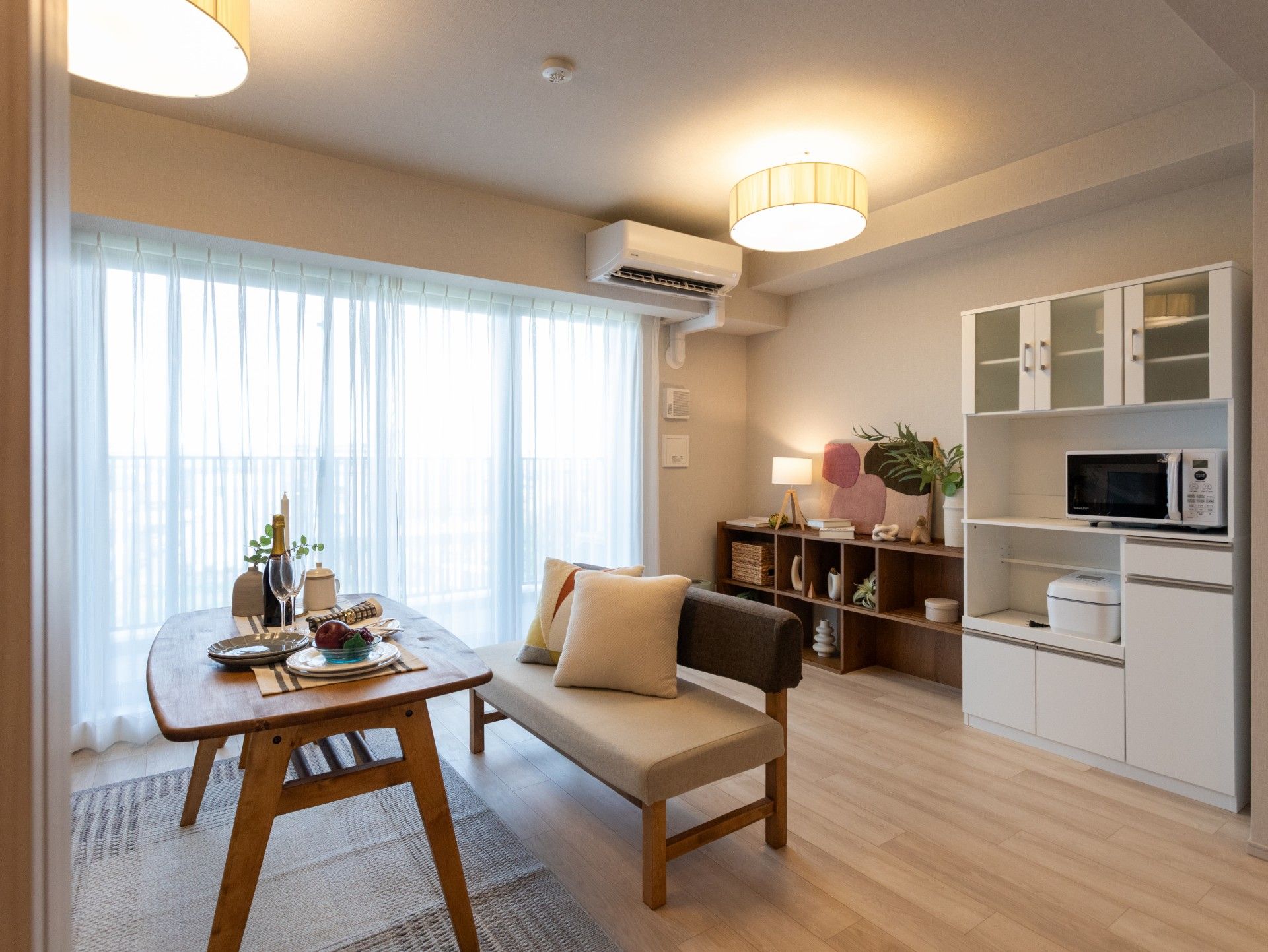 明るいリビングルーム