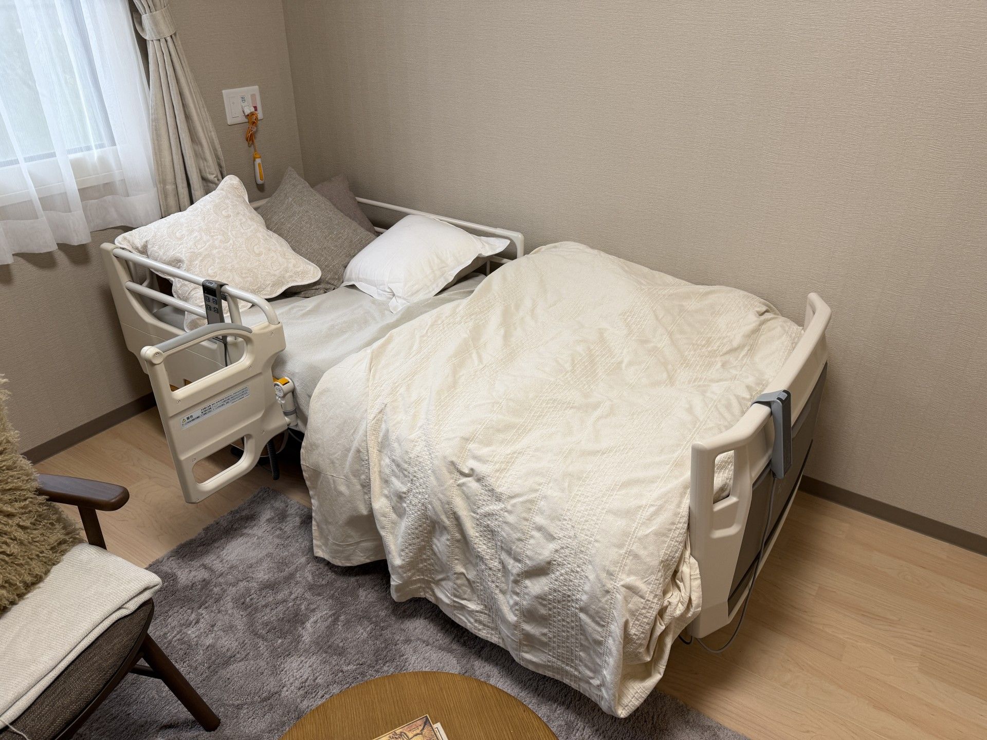 落ち着いた雰囲気の寝室