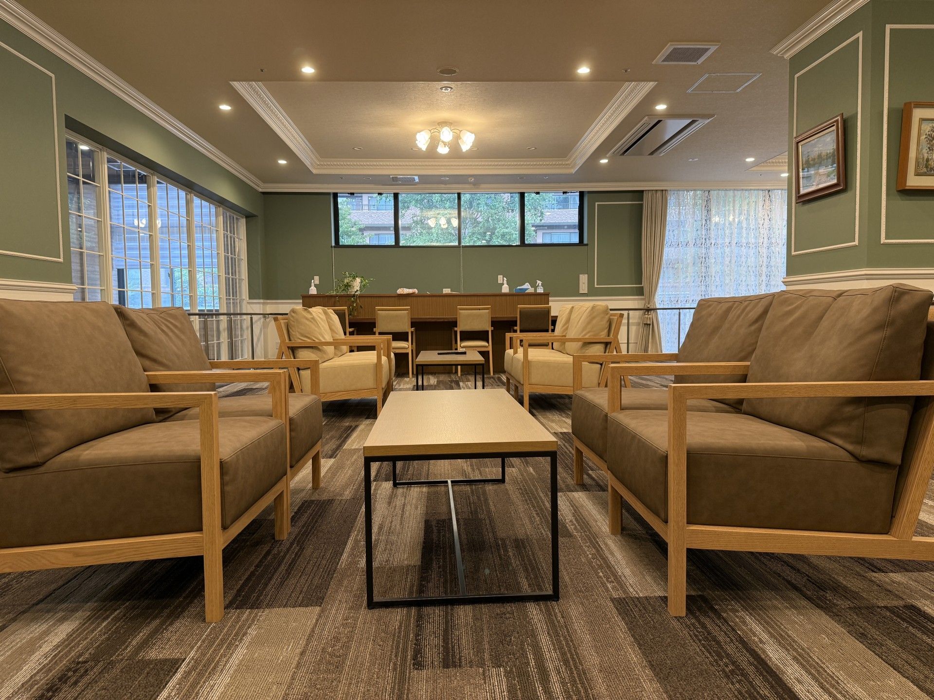 落ち着いた雰囲気のラウンジ