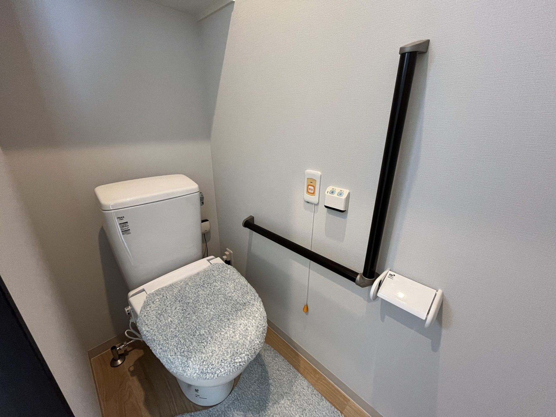 手すり付きトイレ設備