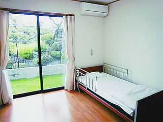 明るい個室の一角