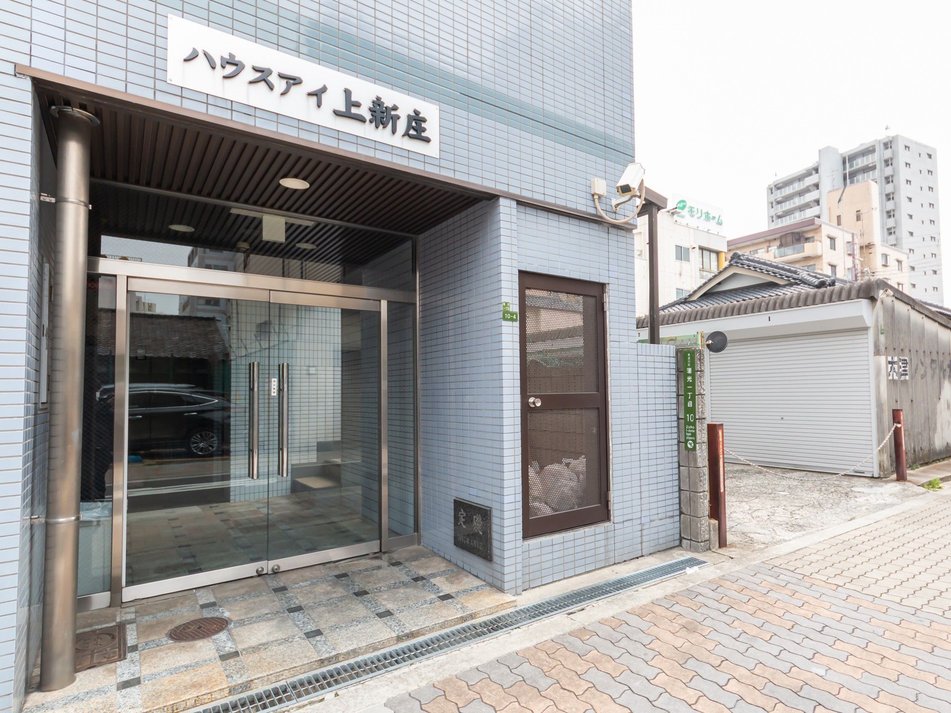 エントランスの外観
