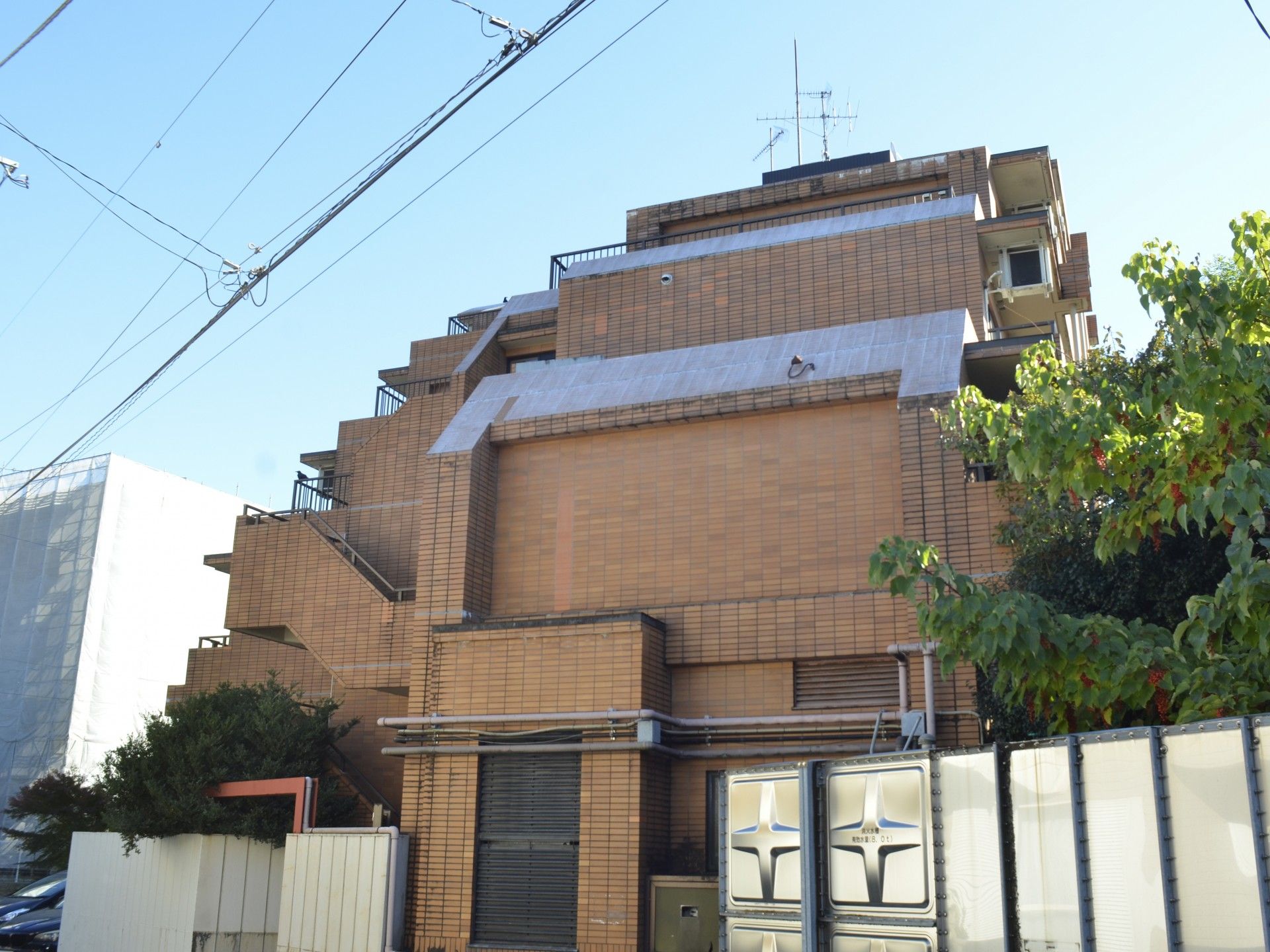 多階層の建物外観