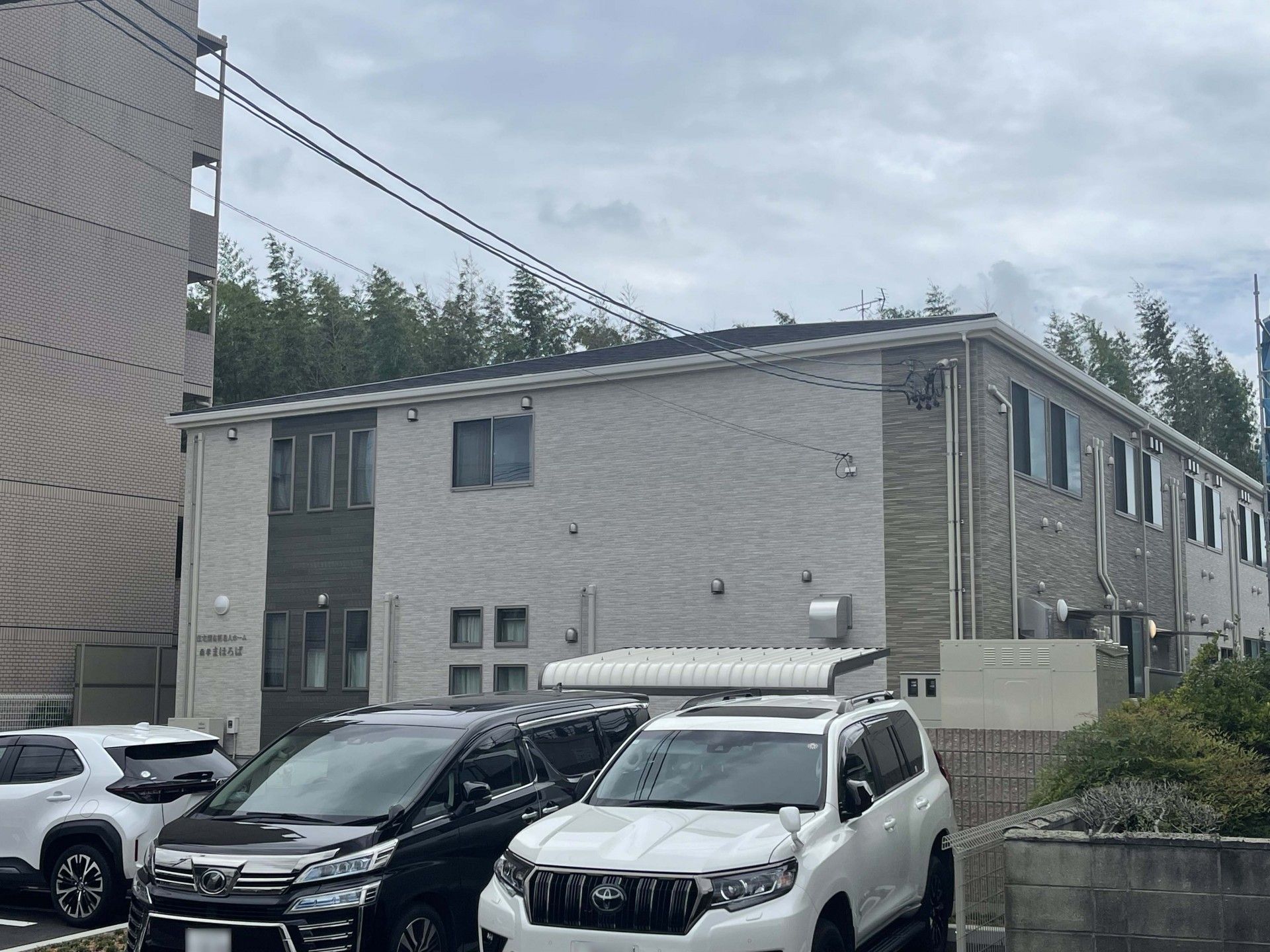 ゆったりとした建物の外観