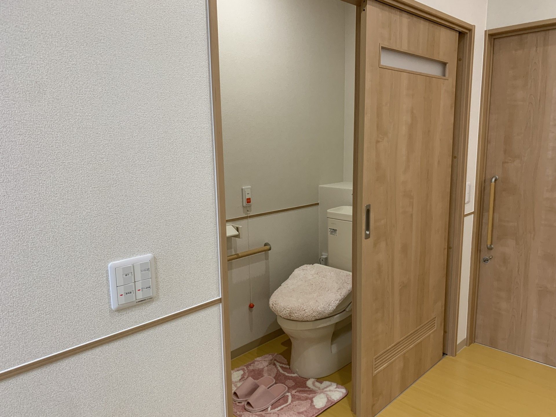 バリアフリー設計のトイレ