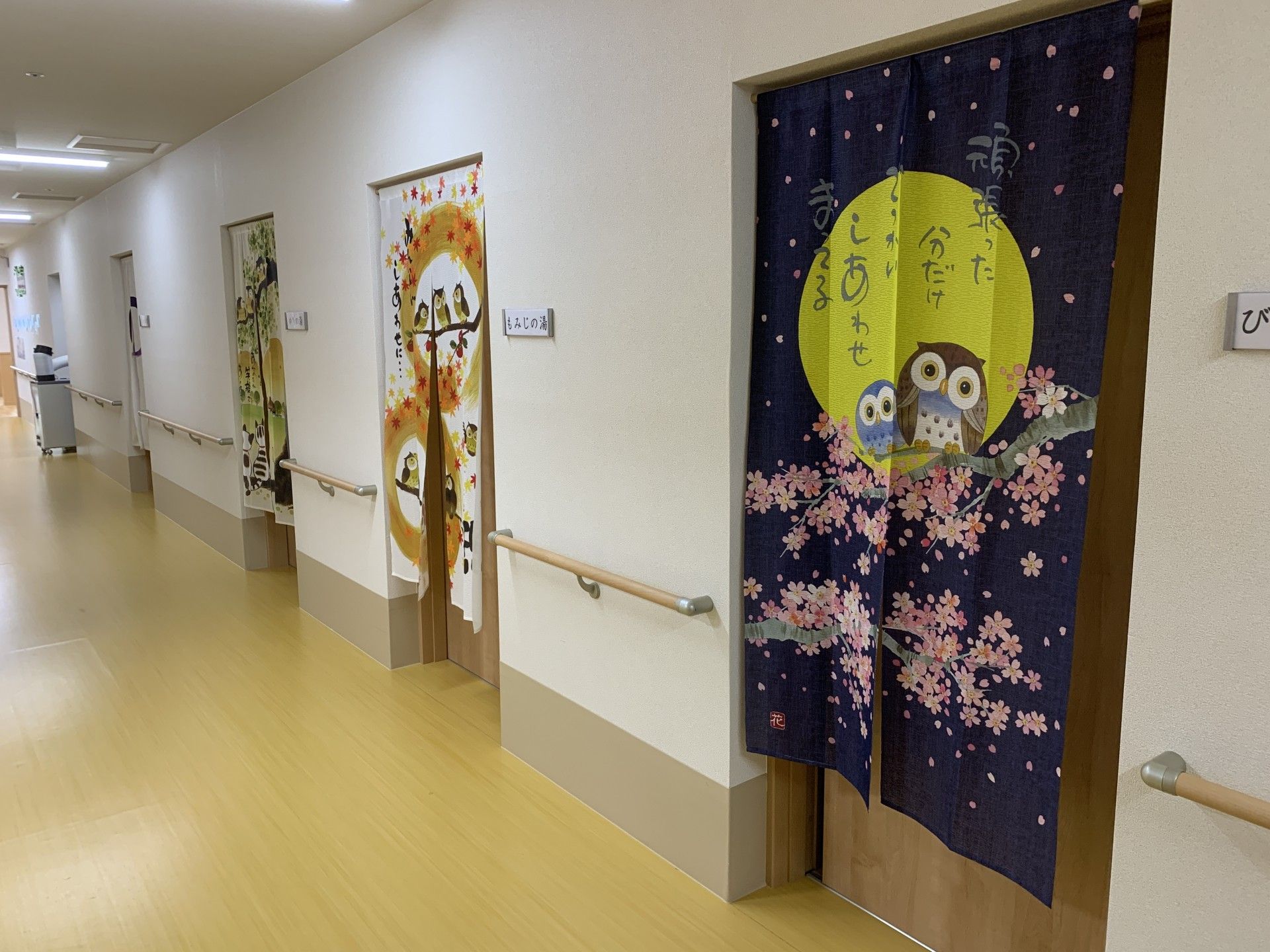 和風の装飾が施された廊下