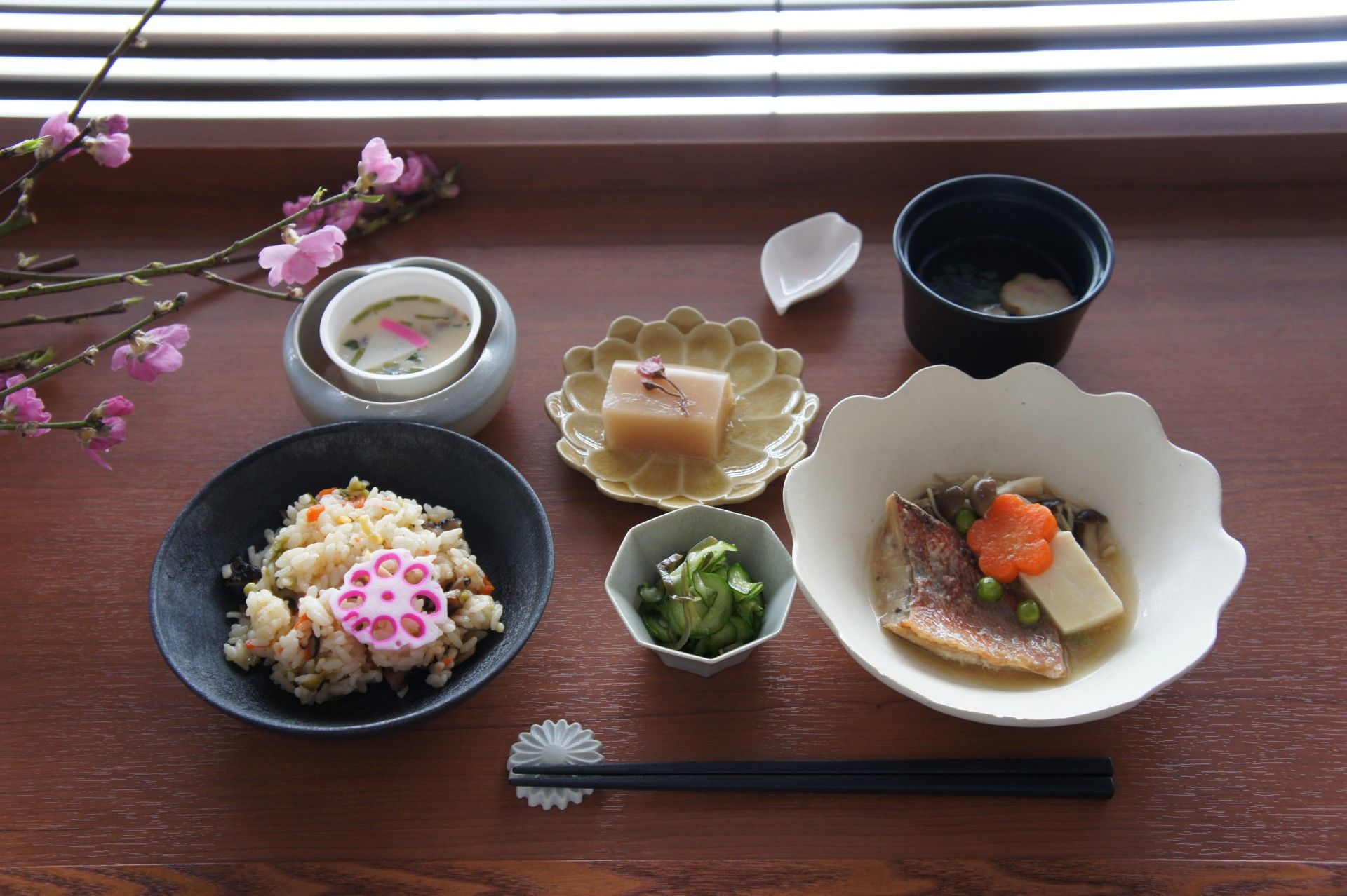 和食の丁寧な盛り付け