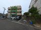 アクセス便利な立地の施設外観