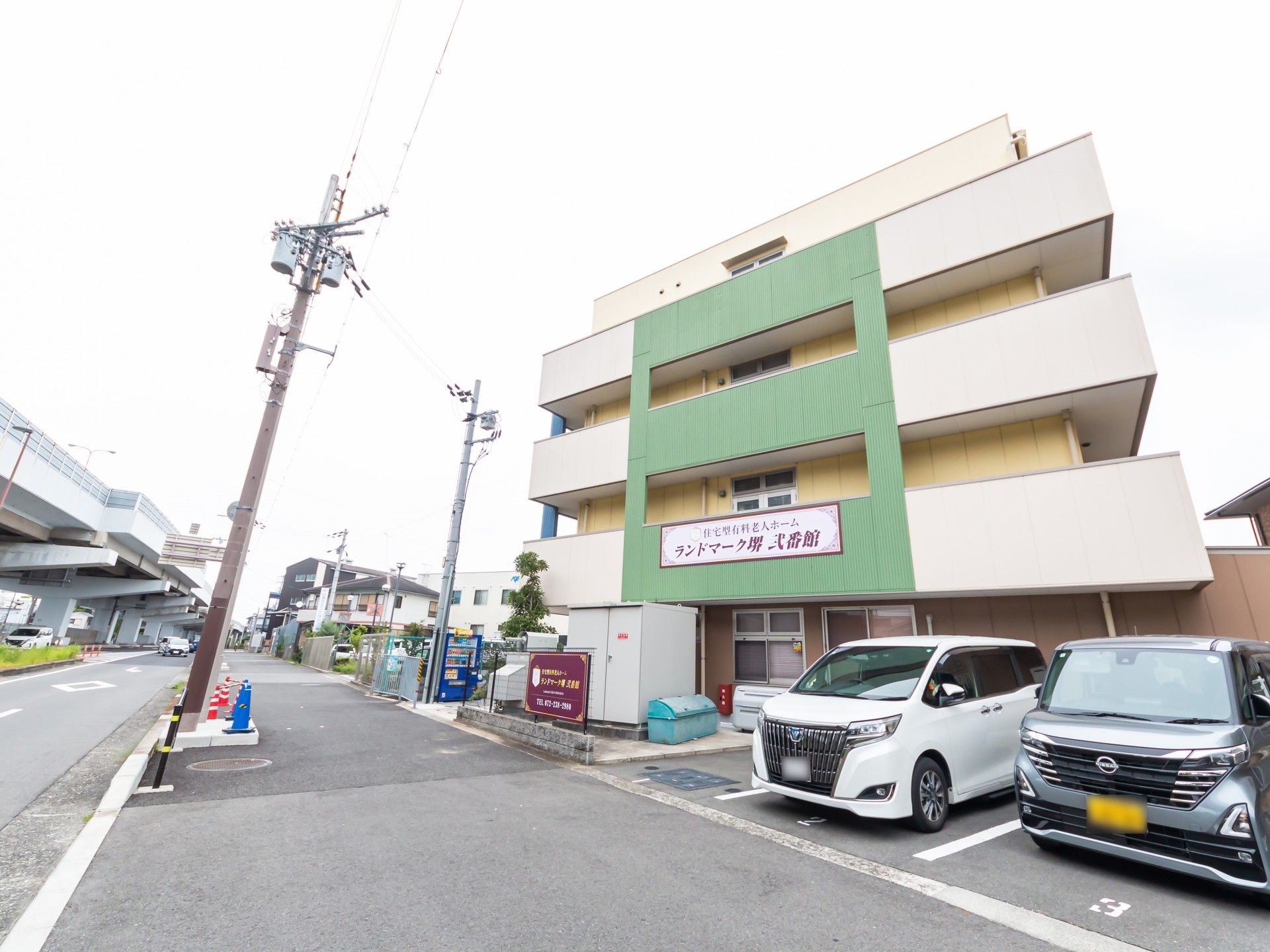 多階層の建物外観