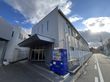 自動販売機と建物の外観