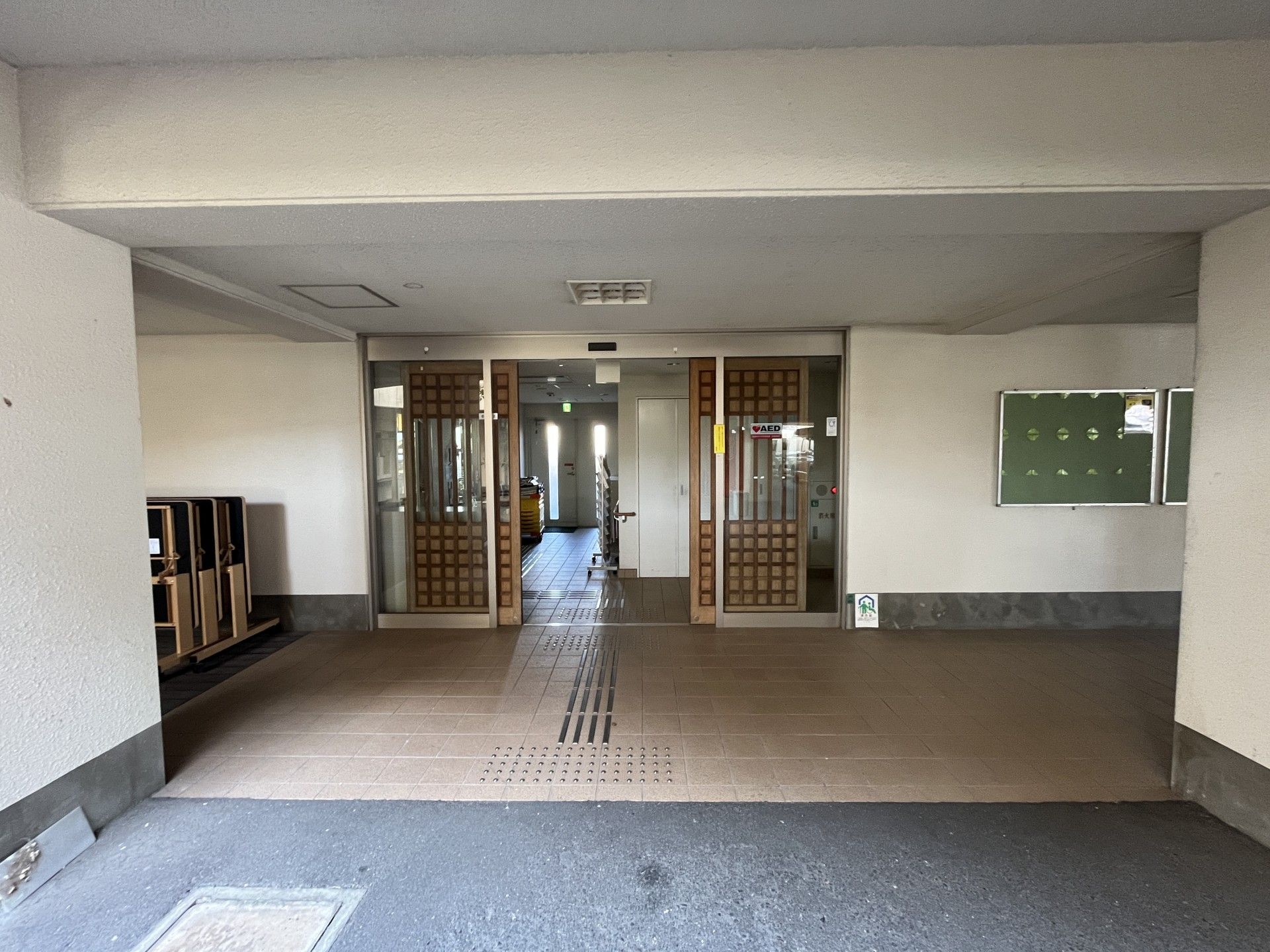 明るいエントランスホール