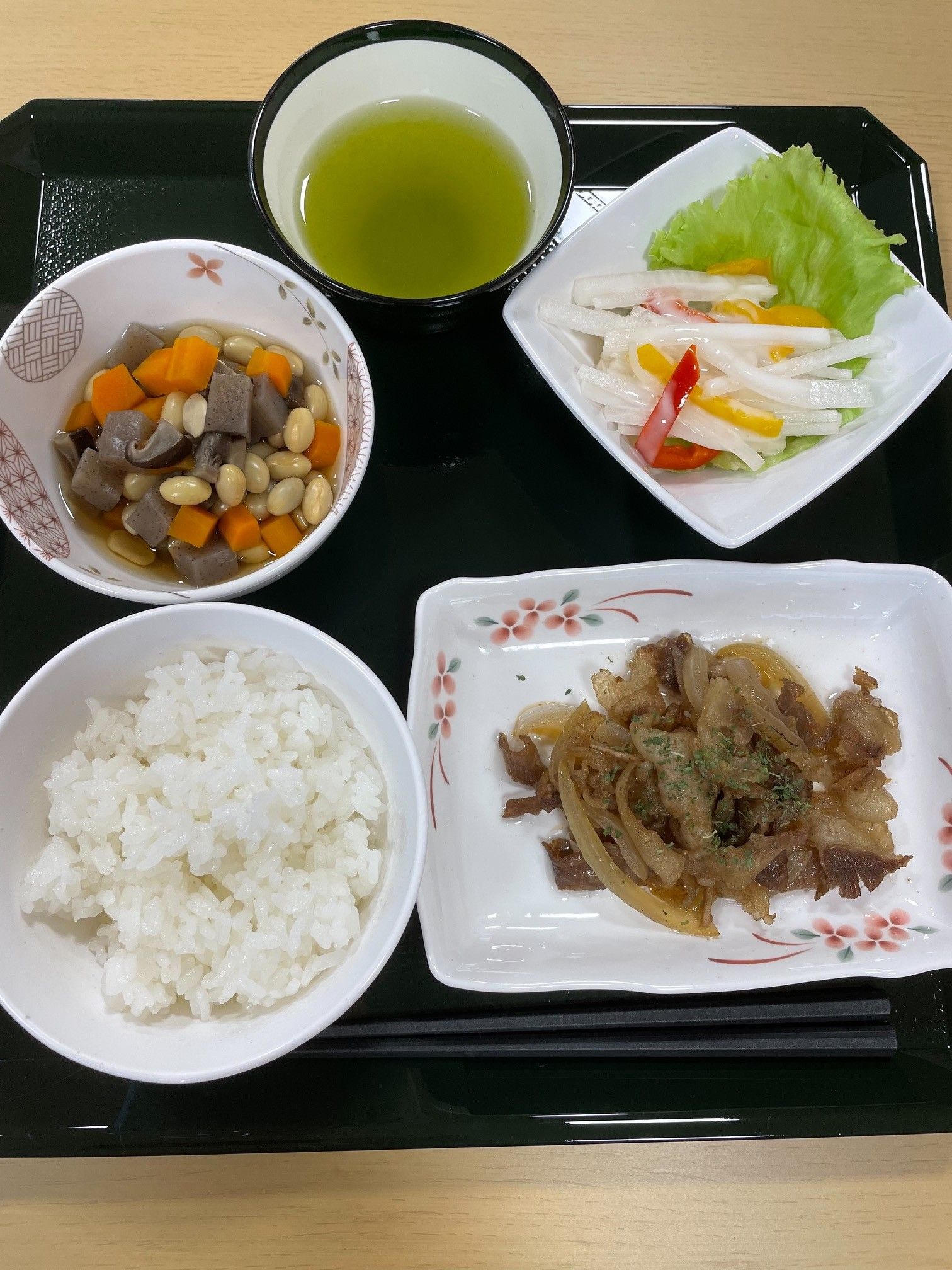 栄養バランスの食事提供